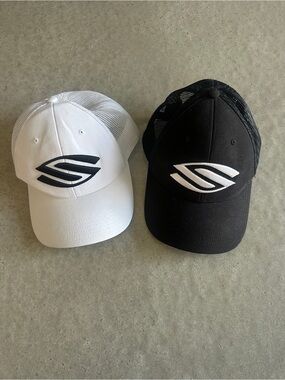 SELKIRK Pickleball Black and White adjustable Caps with Embroidered Logo - Men